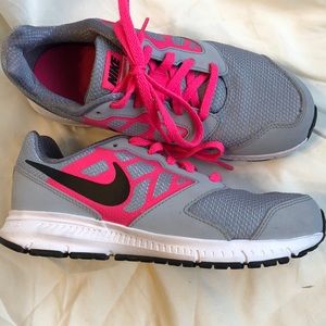 Girls size 2.5 Nike